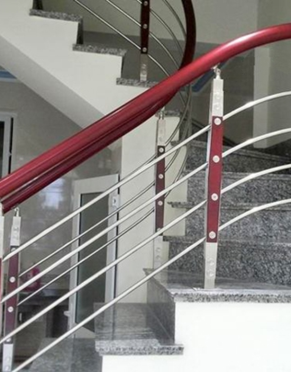 Cầu thang inox -trụ gỗ 